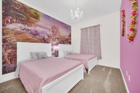 New spacious and themed 5 Bedroom home minutes from Disney and waterparks!